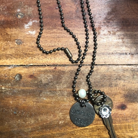 Simplify Key Necklace - Picture 3 of 10